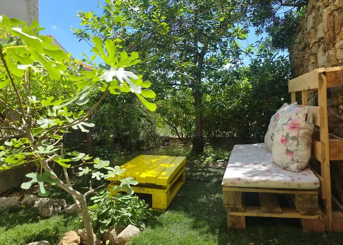 Studio Apartments Kali