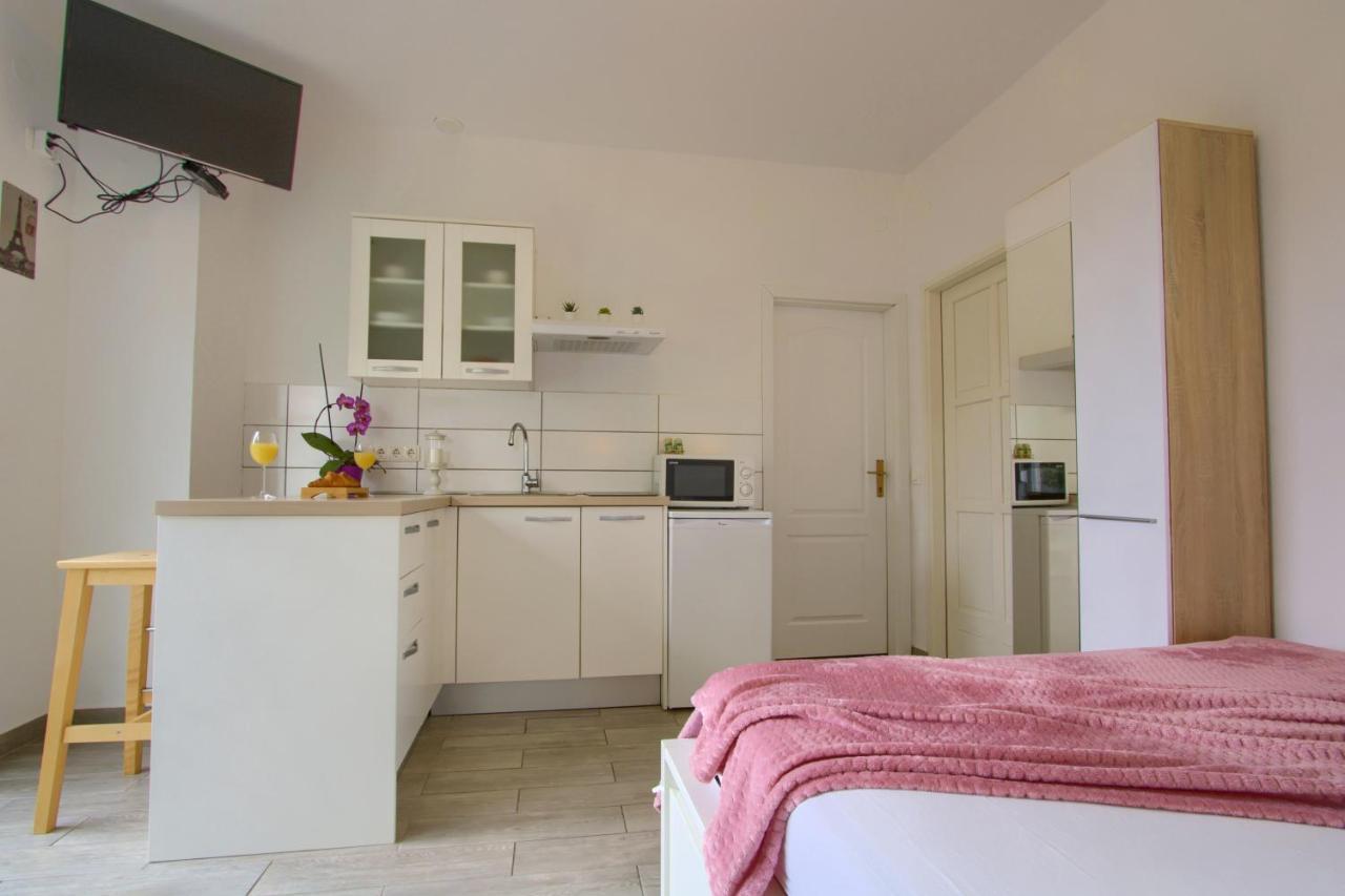 Studio Apartments Kali Apartma *