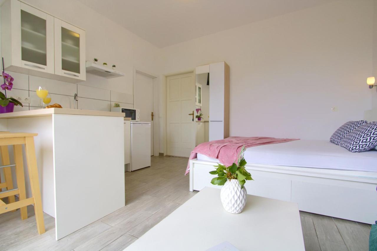 Studio Apartments Kali