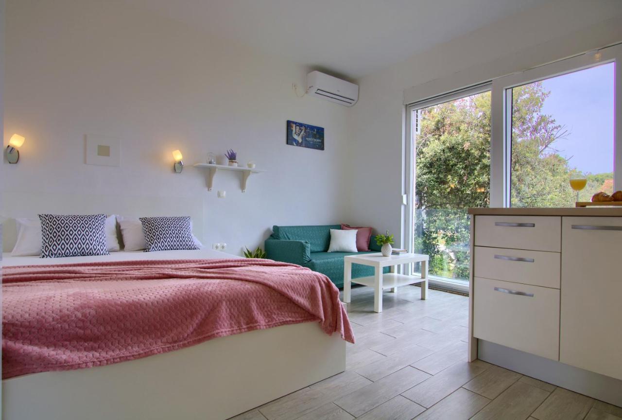 Apartma Studio Apartments Kali Kali