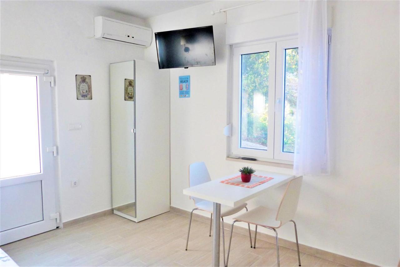 Studio Apartments Kali Apartma Kali