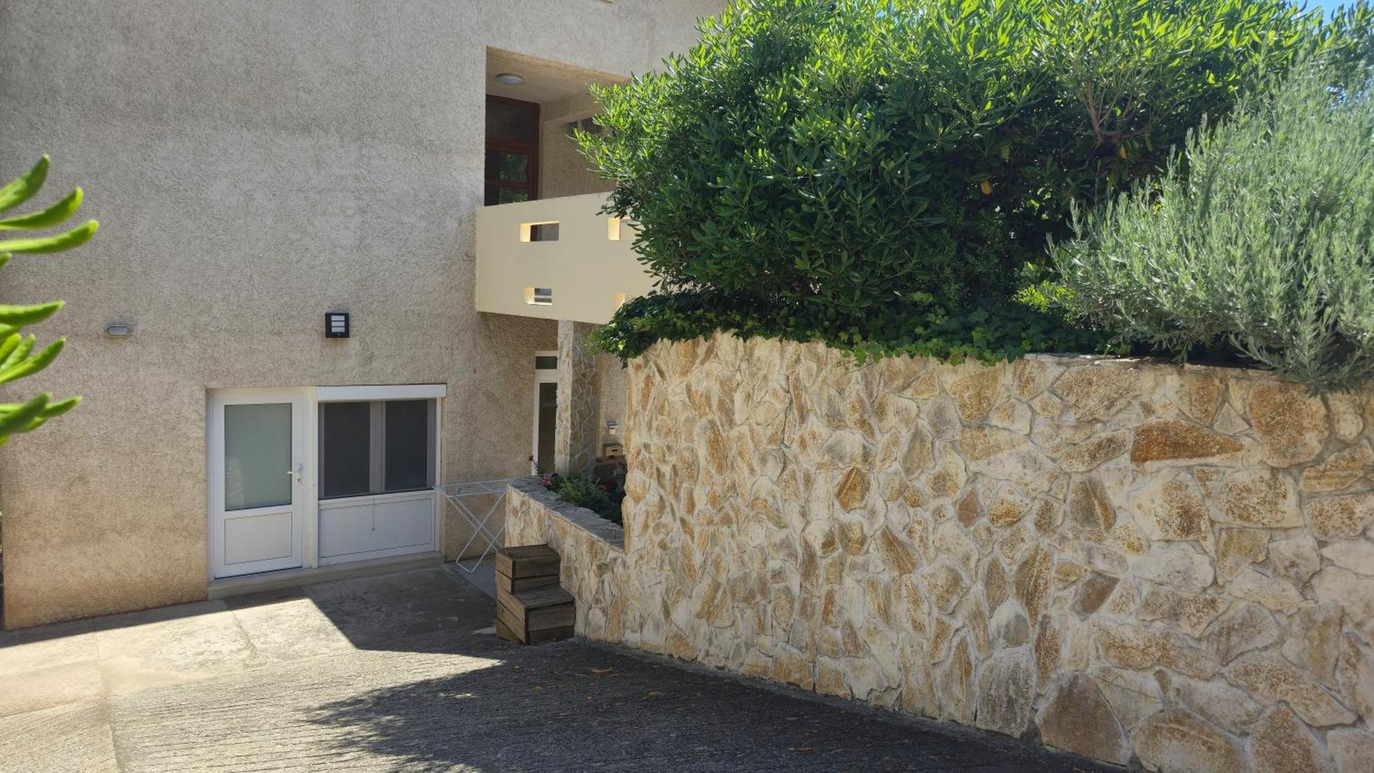 Studio Apartments Kali